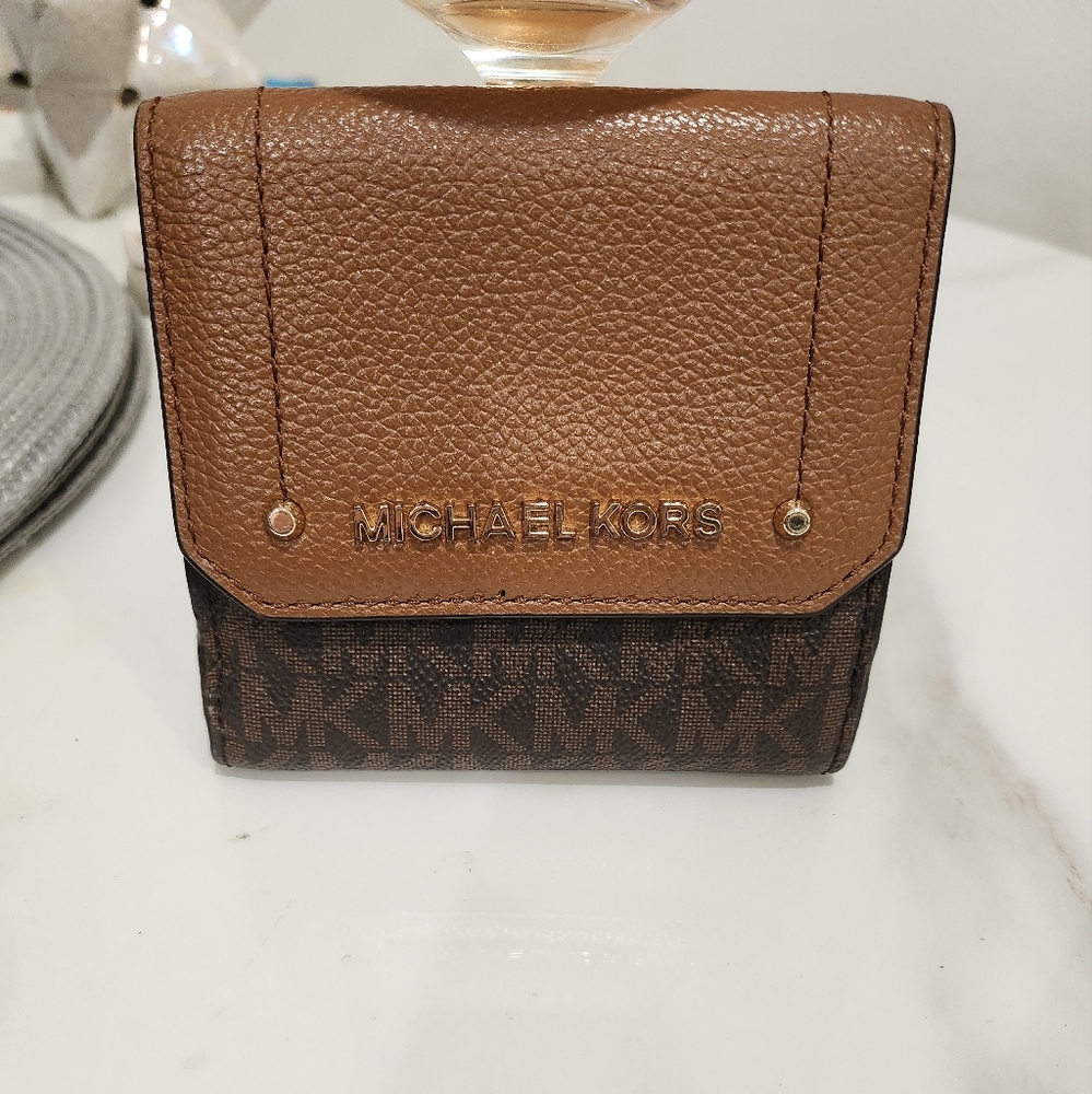 Michael Kors small wallet NWOT